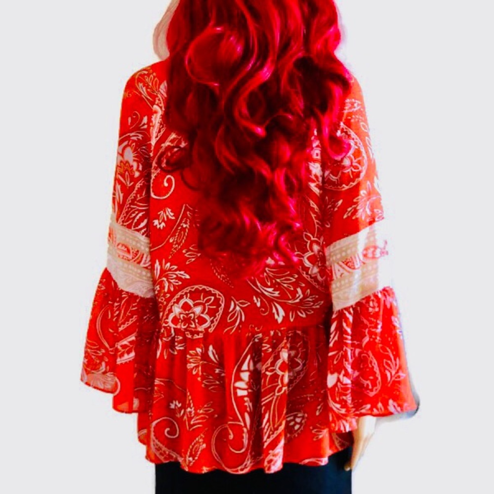 Soho New York & Company woman’s Bell Sleeve Blouse - Picture 4 of 6